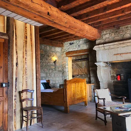 Le Petit Chateau Du Villard